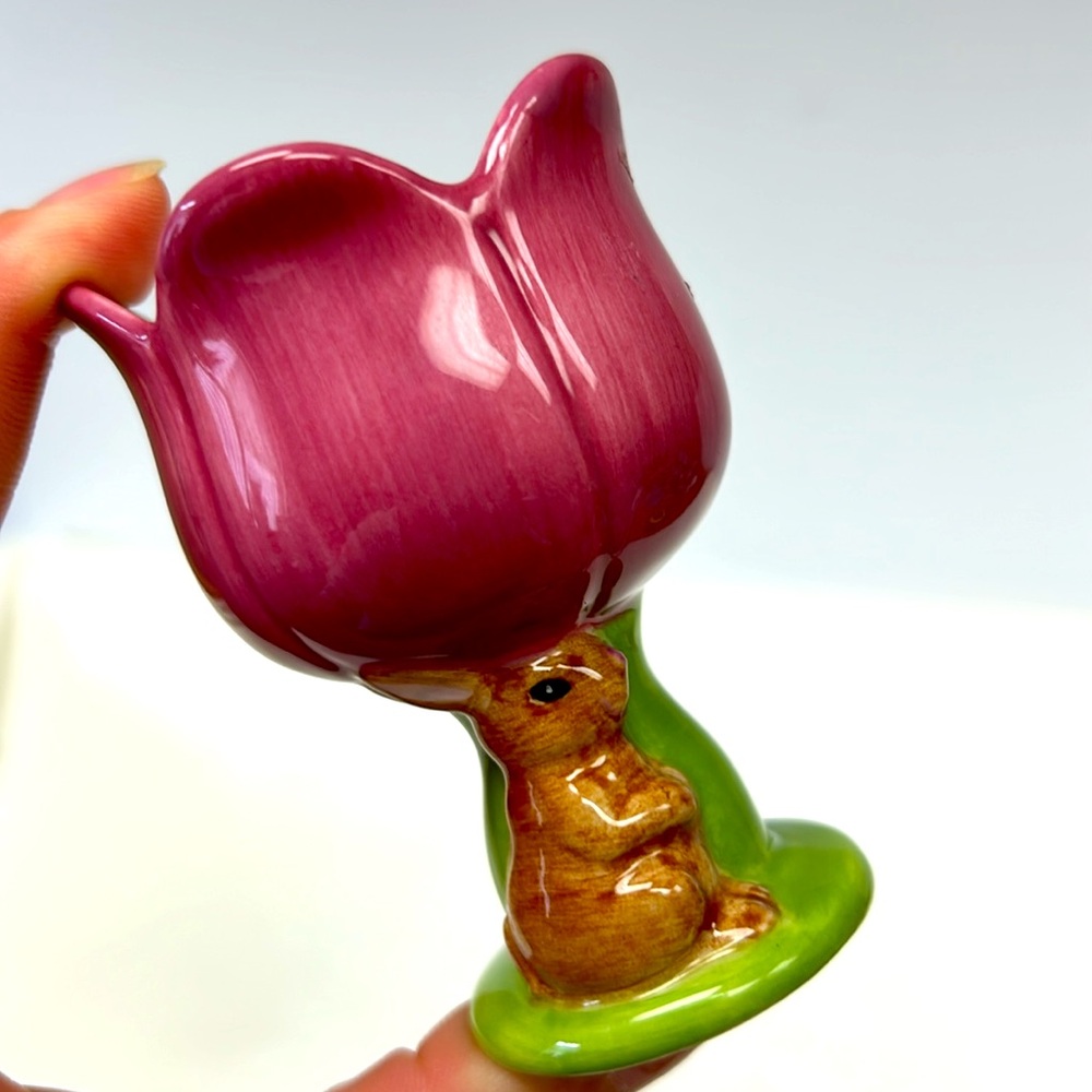 Vintage  ceramic LAURA SECORD  footed bunny under a  tulip  egg cup  holder